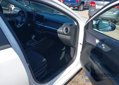 2024 Kia Forte Lxs z USA, uszkodzony, nr VIN 3KPF24AD5RE811326